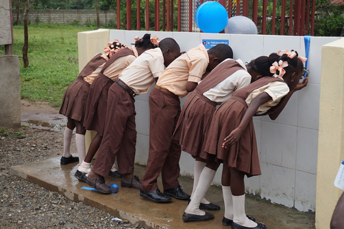 Bis zu sechs Kinder sollen gleichzeitig von den Wasserhähnen trinken können. 
